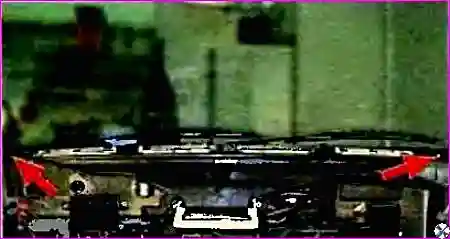 Болты крепления воздуховода обдува ветрового стекла