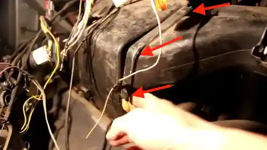 Замена радиатора отопителя УАЗ Патриот Замена радиатора отопителя УАЗ Патриот