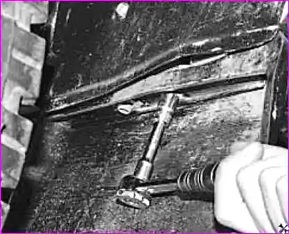 Болты крепления брызговика