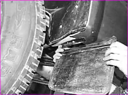 Снятие брызговика