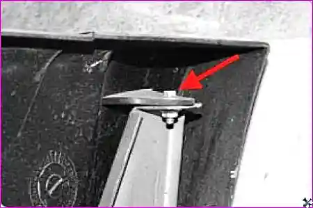 Болт внутри бампера