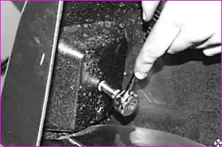 Гайка отражателя