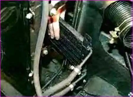 Извлечение радиатора Извлечение масляного радиатора