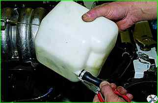 Removing the expansion tank