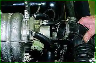 Removing the throttle assembly Removing the throttle assembly