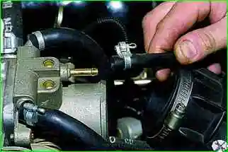 Removing the throttle assembly Removing the throttle assembly