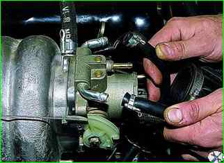 Removing the throttle assembly