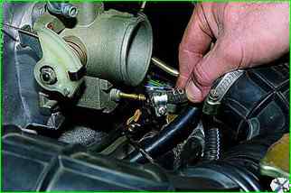 Removing the throttle assembly