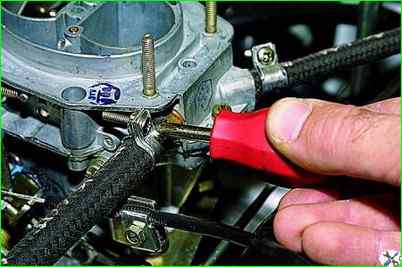 Removing the carburetor fuel filter