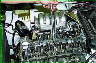 Removing and repairing the cylinder head of the Niva VAZ-21214 car