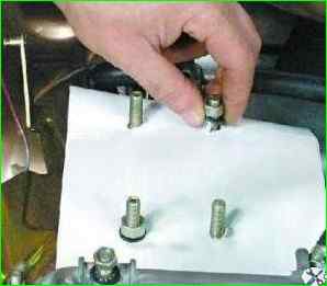 How to remove the carburetor of a VAZ-2121