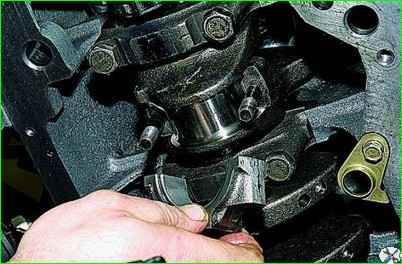 Replacing engine pistons and rings