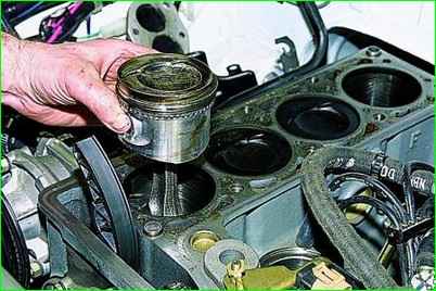 Replacing engine pistons and rings