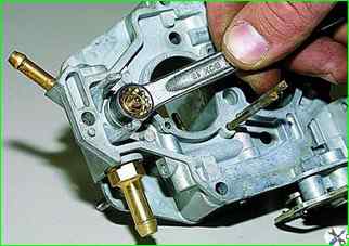 Disassembling the carburetor cover