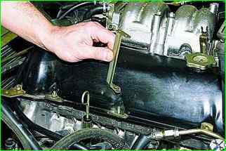 Replacing the cylinder head cover gasket on the VAZ-21214 engine