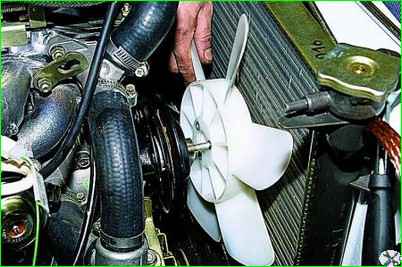 How to replace the coolant pump cover