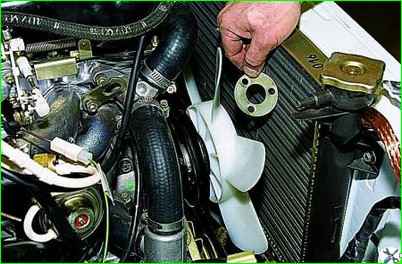 How to replace the coolant pump cover