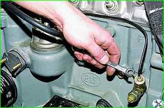 How to remove and install the hydraulic chain tensioner VAZ-21214