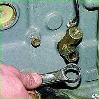 How to remove and install the hydraulic chain tensioner VAZ-21214