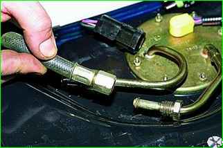 How to remove the electric fuel pump of the VAZ-2121