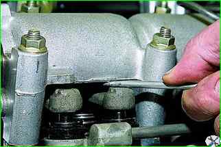 How to replace hydraulic bearings of the VAZ-21214 engine valve drive levers