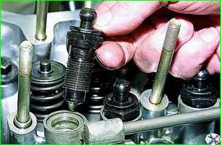 How to replace the hydraulic bearings of the VAZ-21214 engine valve drive levers