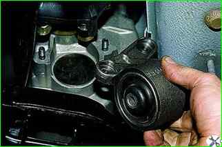 How to remove and install engine mounts VAZ-21214