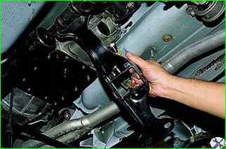 How to remove and install engine mounts VAZ-21214