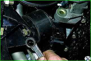 How to remove and install VAZ-21214 engine mounts