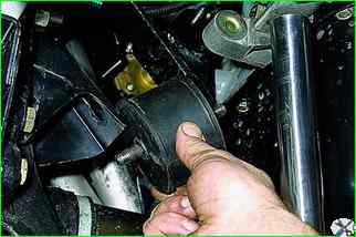 How to remove and install engine mounts VAZ-21214