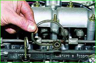 How to remove the camshaft of the VAZ-21214 engine