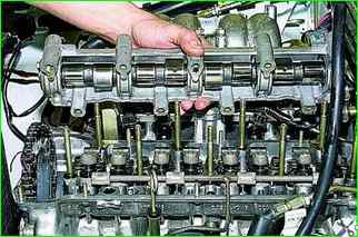 How to remove the camshaft of the VAZ-21214 engine