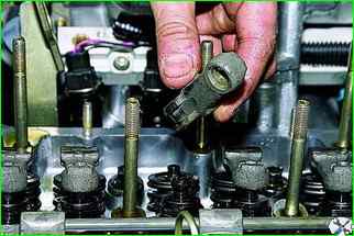 How to remove the camshaft of the VAZ-21214 engine