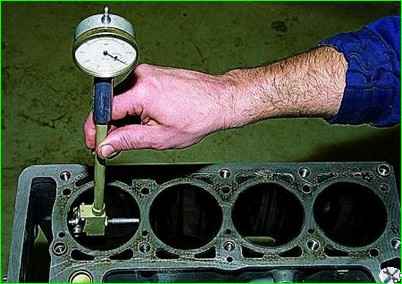 Checking and assembling the connecting rod and piston group