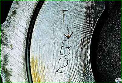 Checking and assembling the connecting rod and piston group