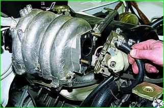 How to remove the receiver of the injection engine VAZ-2121