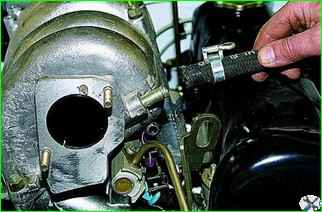 How to remove the receiver of the injection engine VAZ-2121