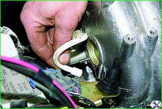 How to remove the receiver of the injection engine VAZ-2121