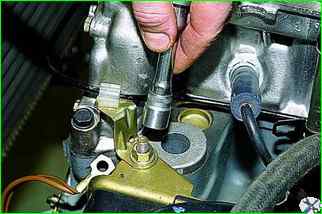 How to replace the oil pump drive gear of the VAZ-21214 engine