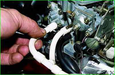 How to remove the carburetor of a VAZ-2121