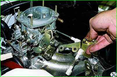 How to remove the carburetor of a VAZ-2121