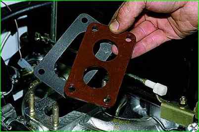 How to remove the carburetor of a VAZ-2121