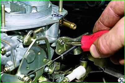 How to remove the carburetor of a VAZ-2121