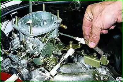 Cómo quitar el carburador de un VAZ-2121