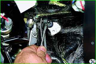 How to remove the cable and pedal of the throttle valve drive VAZ-21214