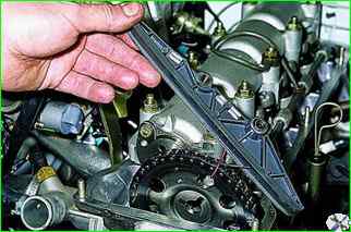 How to remove the VAZ-21214 camshaft drive chain tensioner