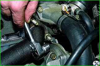 How to replace the intake pipe gaskets of the VAZ-21214