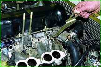 How to replace the intake pipe gaskets of the VAZ-21214