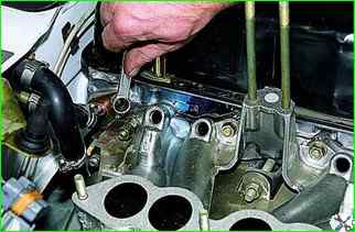 How to replace the intake pipe gaskets of the VAZ-21214