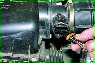 Removing the mass air flow sensor